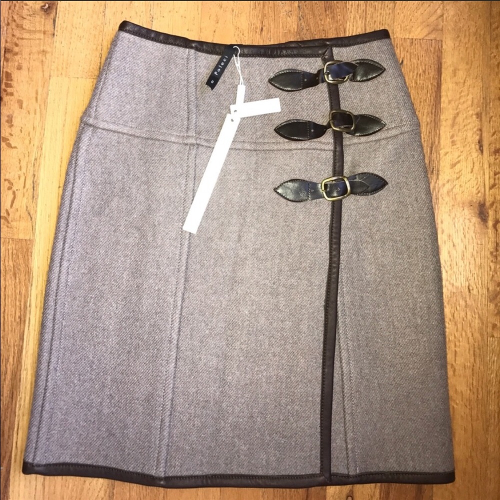 Pôleci camel skirt with buckles